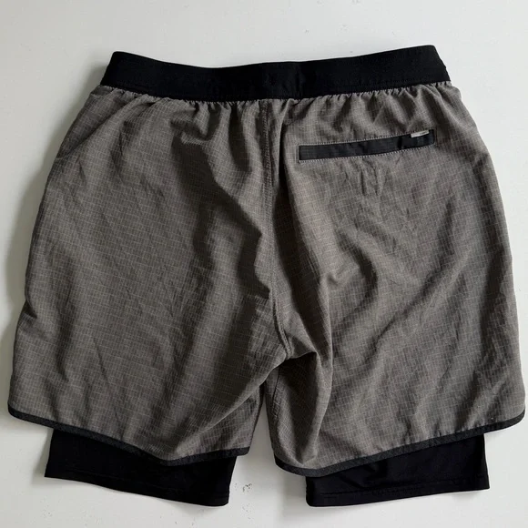 Vuori Stockton Shorts Mens Medium M Compression Lined Running Gray Check Black - Picture 7 of 10